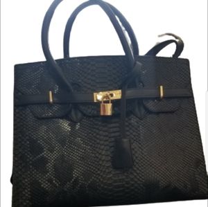 SH spacious black bag